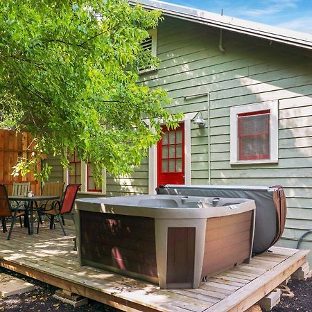 Bungalows On The Square- Unit 1 Wimberley Exterior photo